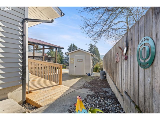 2025 Nw DELRIDGE Ave, Roseburg, OR 97471