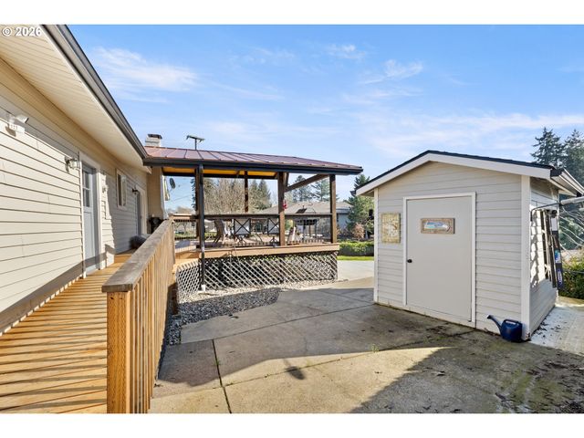 2025 Nw DELRIDGE Ave, Roseburg, OR 97471