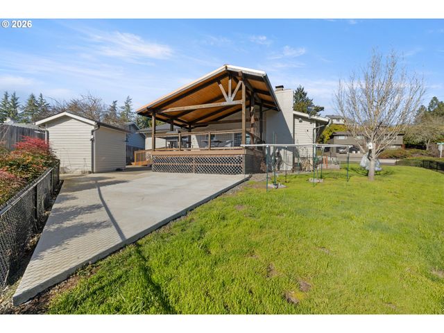 2025 Nw DELRIDGE Ave, Roseburg, OR 97471