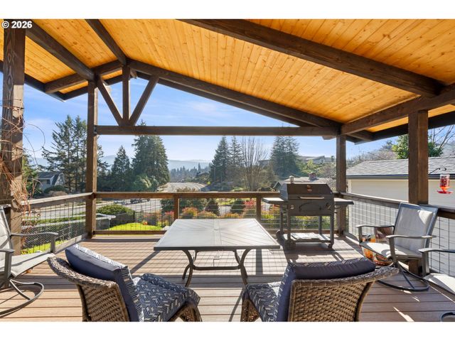 2025 Nw DELRIDGE Ave, Roseburg, OR 97471