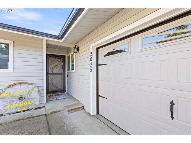 2025 Nw DELRIDGE Ave, Roseburg, OR 97471