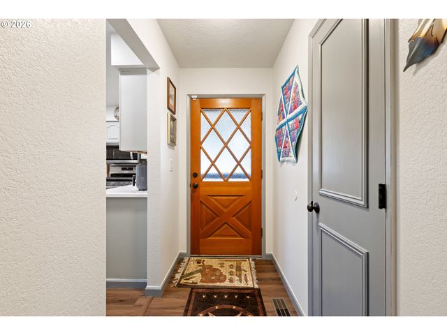 2025 Nw DELRIDGE Ave, Roseburg, OR 97471