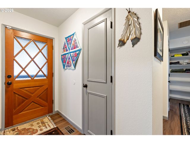 2025 Nw DELRIDGE Ave, Roseburg, OR 97471