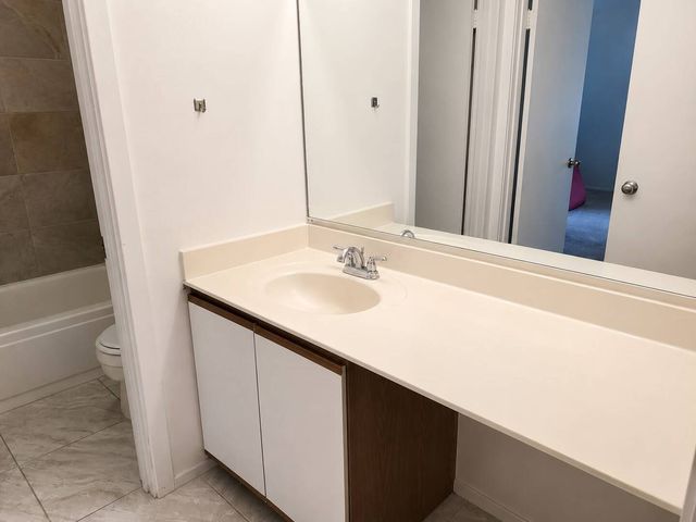 1810 Hemlock Place 204, Schaumburg, IL 60173