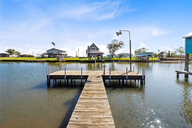 2071 County Road 291, Bay City, TX 77414