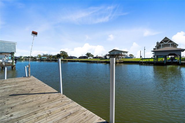 2071 County Road 291, Bay City, TX 77414