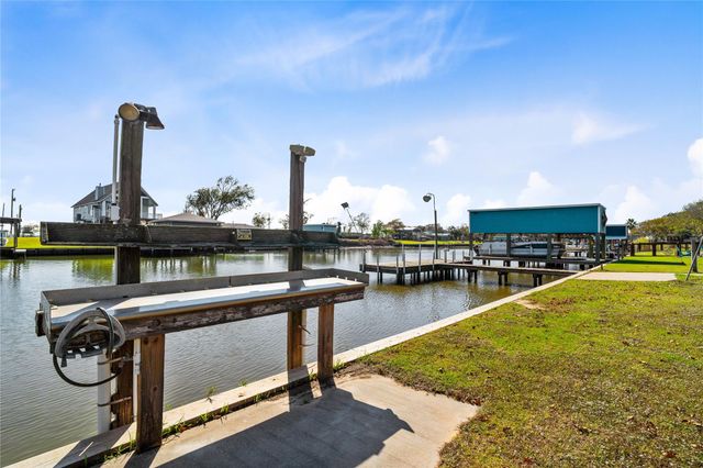 2071 County Road 291, Bay City, TX 77414