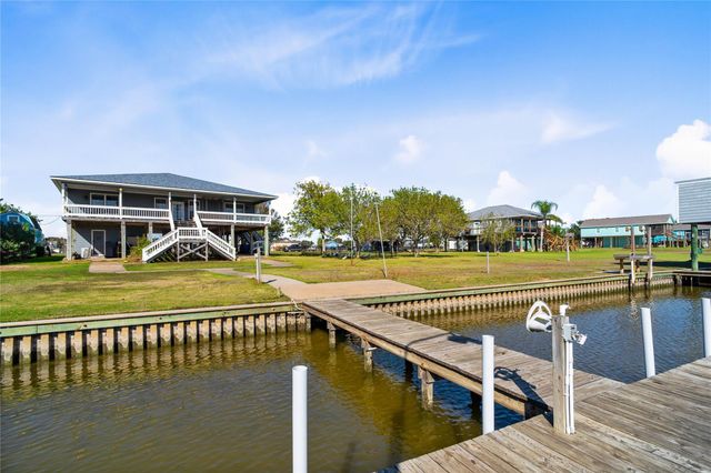 2071 County Road 291, Bay City, TX 77414