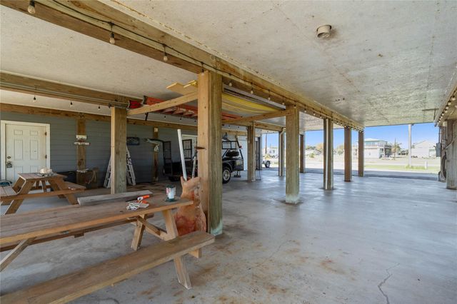 2071 County Road 291, Bay City, TX 77414