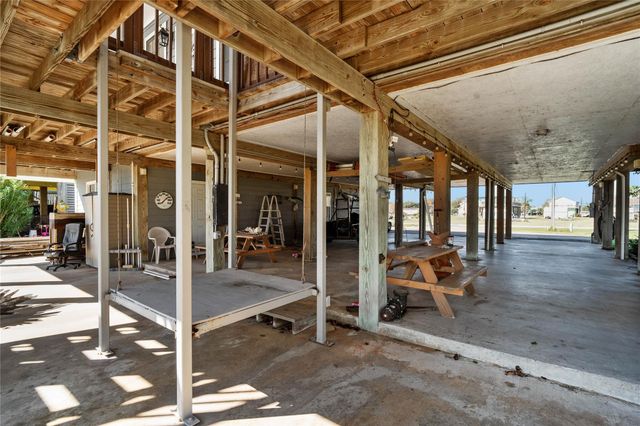 2071 County Road 291, Bay City, TX 77414