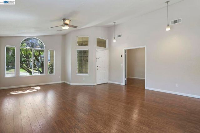 1491 Velasquez Ln, Tracy, CA 95377