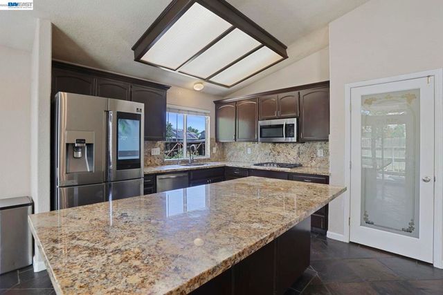 1491 Velasquez Ln, Tracy, CA 95377