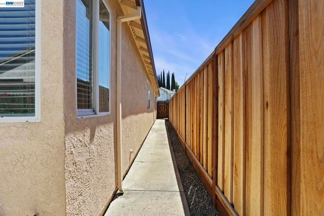 1491 Velasquez Ln, Tracy, CA 95377