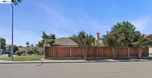 1491 Velasquez Ln, Tracy, CA 95377