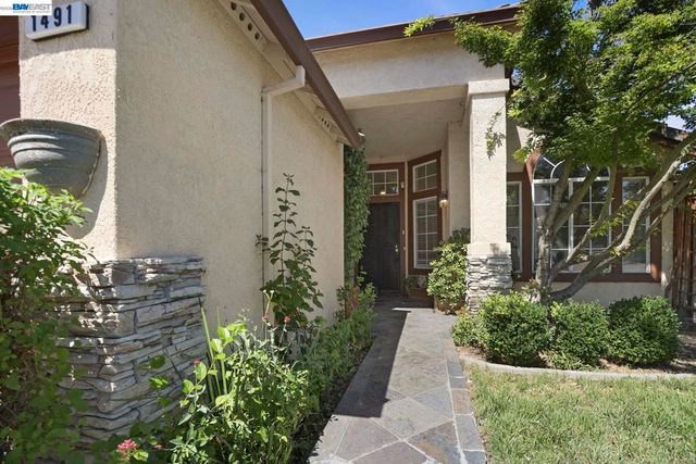 1491 Velasquez Ln, Tracy, CA 95377