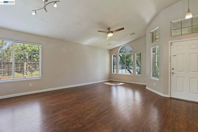 1491 Velasquez Ln, Tracy, CA 95377