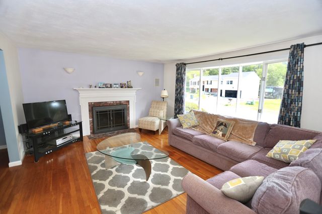9 Concord Rd, Shrewsbury, MA 01545