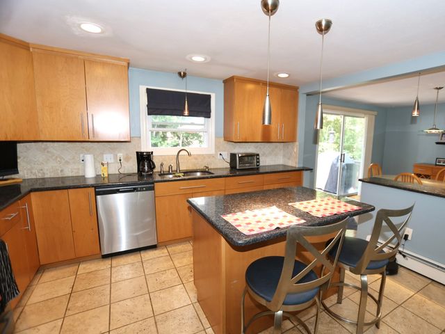 9 Concord Rd, Shrewsbury, MA 01545