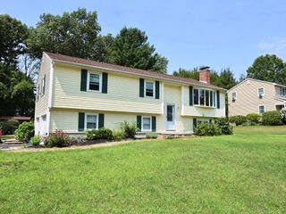 9 Concord Rd, Shrewsbury, MA 01545