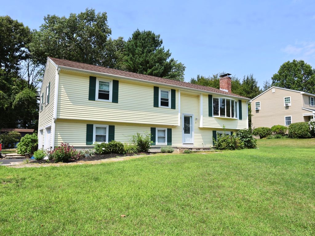 9 Concord Rd, Shrewsbury, MA 01545