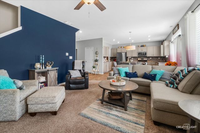 471 S Stone Brook Drive, Romeoville, IL 60446