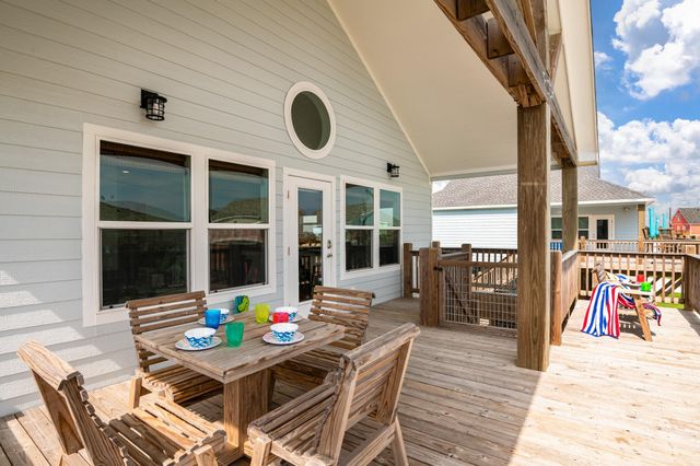 2285 E Lobster Street, Crystal Beach, TX 77650