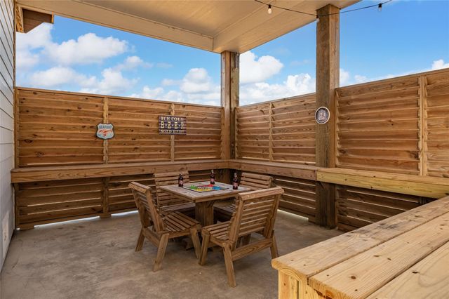 2285 E Lobster Street, Crystal Beach, TX 77650
