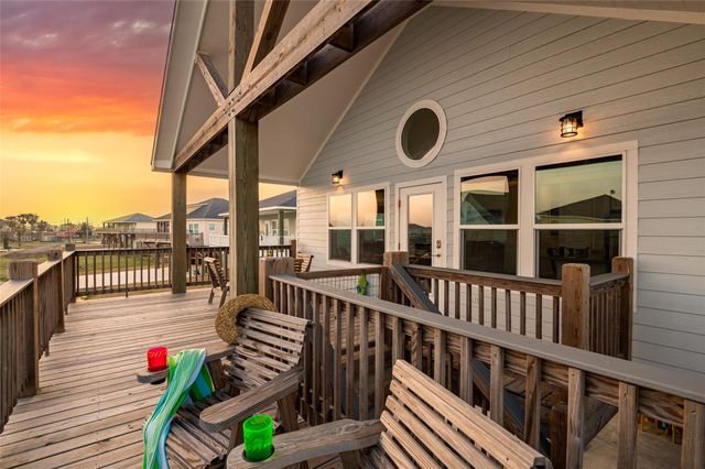 2285 E Lobster Street, Crystal Beach, TX 77650