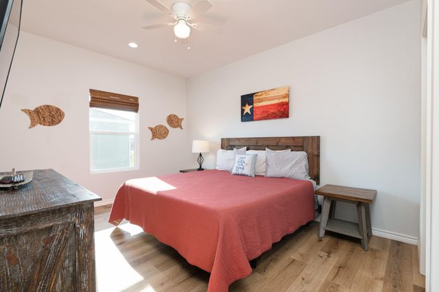 2285 E Lobster Street, Crystal Beach, TX 77650