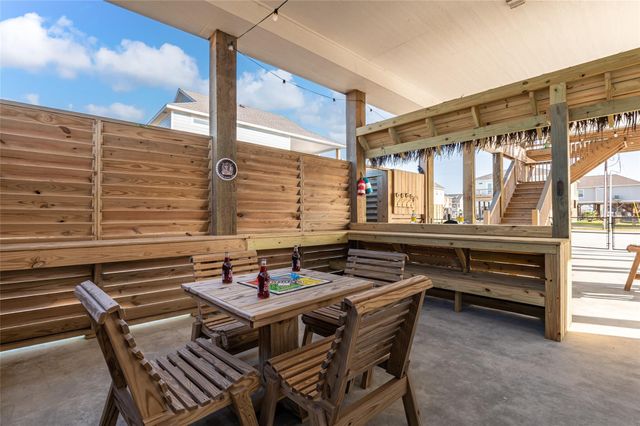 2285 E Lobster Street, Crystal Beach, TX 77650