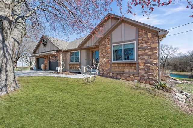 16152 150th Street, Bonner Springs, KS 66012
