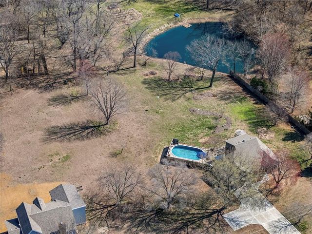 16152 150th Street, Bonner Springs, KS 66012