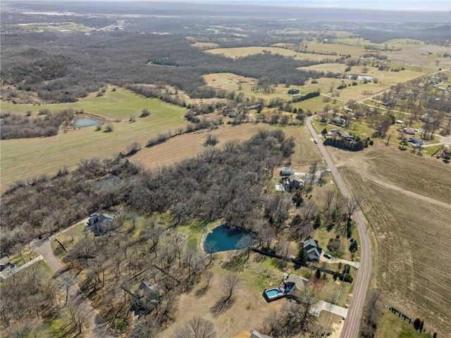 16152 150th Street, Bonner Springs, KS 66012