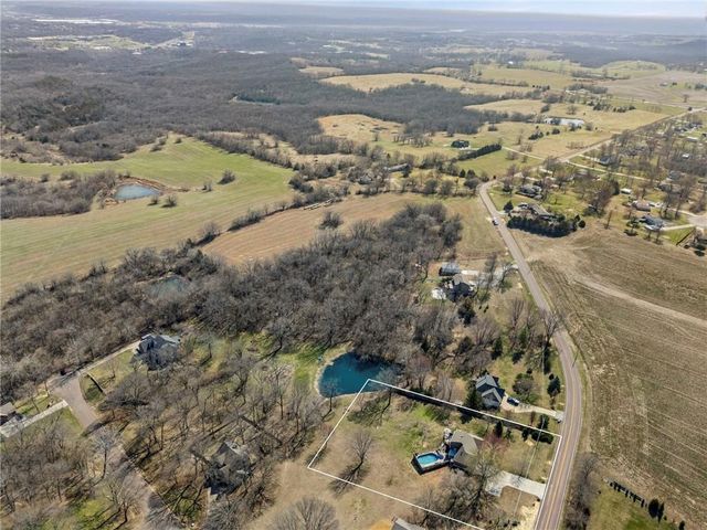 16152 150th Street, Bonner Springs, KS 66012