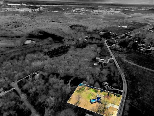 16152 150th Street, Bonner Springs, KS 66012