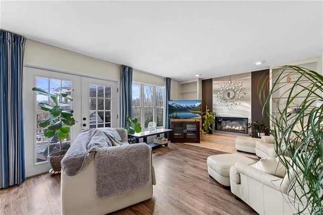 16152 150th Street, Bonner Springs, KS 66012