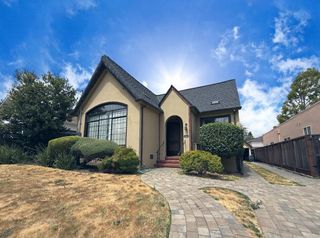 2104 Carmelita Avenue, Burlingame, CA 94010