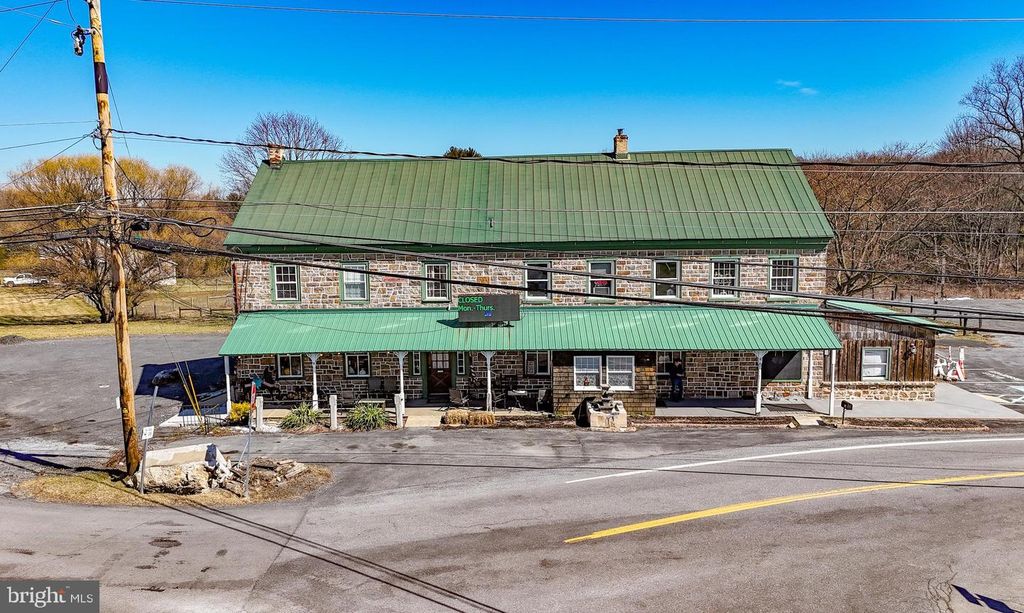 11 DEYSHER RD, Fleetwood, PA 19522