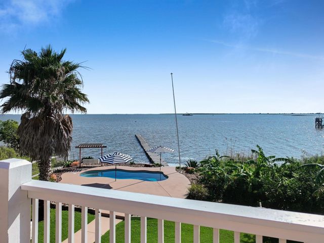 1300 Yacht Basin, Gilchrist, TX 77617