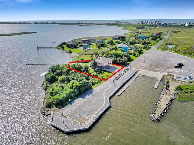 1300 Yacht Basin, Gilchrist, TX 77617