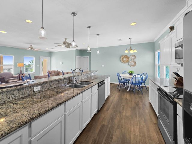 1300 Yacht Basin, Gilchrist, TX 77617