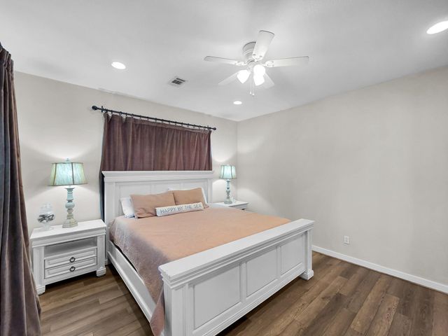 1300 Yacht Basin, Gilchrist, TX 77617