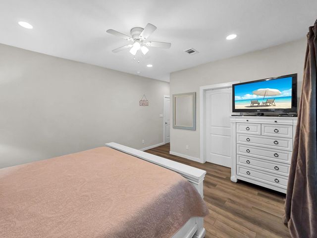 1300 Yacht Basin, Gilchrist, TX 77617