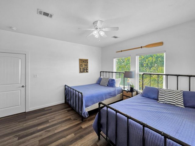 1300 Yacht Basin, Gilchrist, TX 77617