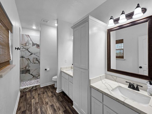 1300 Yacht Basin, Gilchrist, TX 77617