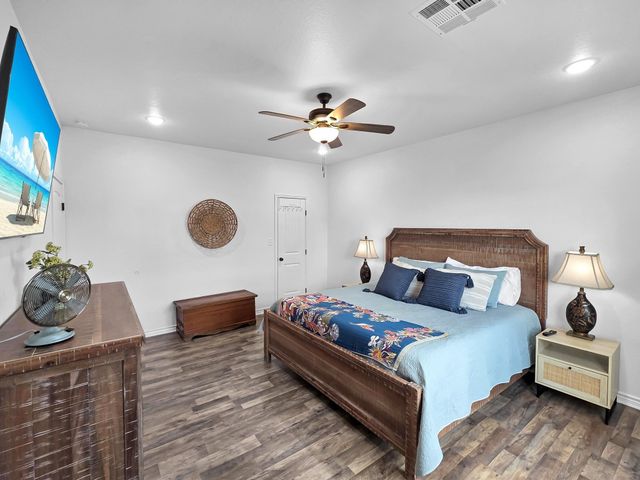 1300 Yacht Basin, Gilchrist, TX 77617