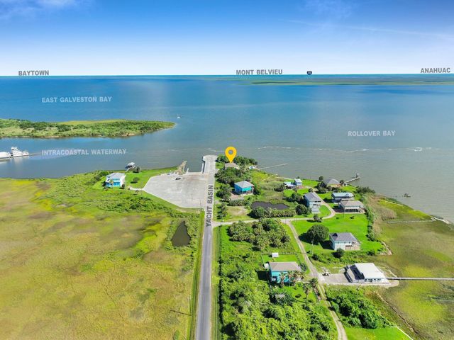 1300 Yacht Basin, Gilchrist, TX 77617