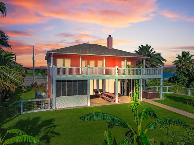 1300 Yacht Basin, Gilchrist, TX 77617