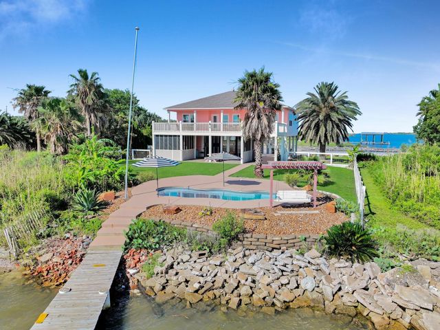 1300 Yacht Basin, Gilchrist, TX 77617