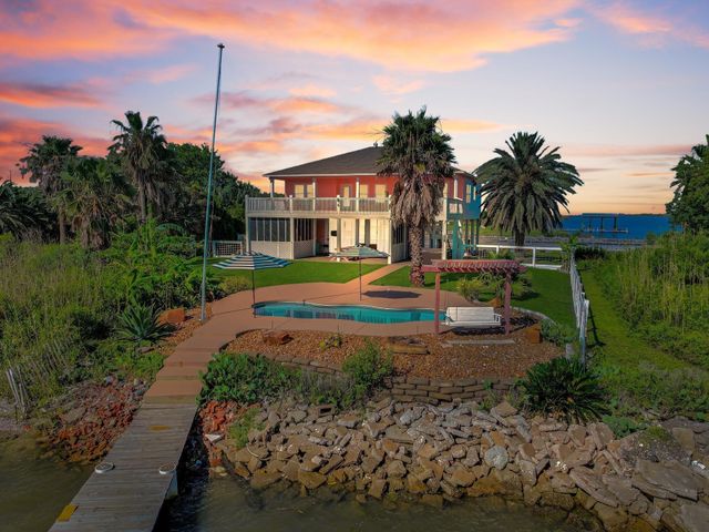 1300 Yacht Basin, Gilchrist, TX 77617